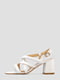Кожаные белые босоножки на широком каблуке | 6831970 | фото 3