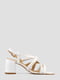 Кожаные белые босоножки на широком каблуке | 6831970 | фото 4