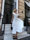 Муслінова біла сукня-міді із зав’язкою на ліфі | 6833679 | фото 2