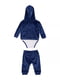 Детский набор Unisex Soft Chenille Logo 3 Piece Set: боди белое с принтом, синяя толстовка и брюки | 6833914 | фото 3