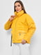 Демісезонна жовта куртка з накладними кишенями | 6835102 | фото 2