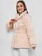 Демісезонна молочна куртка з асиметричним коміром і поясом | 6835126 | фото 2
