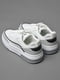 Кросівки біло-сірого кольору на шнурівці  | 6835708 | фото 3