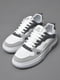 Кросівки біло-сірого кольору на шнурівці  | 6835715 | фото 2