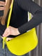 Жовта сумка на плече із екошкіри  | 6835884 | фото 2