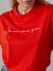 Трикотажная красная футболка с рукописной надписью | 6838524 | фото 4