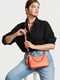 Персикова сумка через плече зі стилізованим плетінням | 6840352 | фото 4