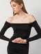 Черное облегающее платье с открытыми плечами | 6840576 | фото 4