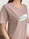 Темно-бежева вільна трикотажна футболка з принтом | 6845332 | фото 4