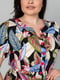 Разноцветное платье А-силуэта в принт с коротким рукавом | 6845368 | фото 7