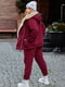 Бордовий костюм на флісі: куртка-косуха та джогери | 6846696 | фото 3
