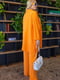 Костюм-трійка помаранчевого кольору: блуза, футболка і штани | 6846984 | фото 4