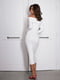 Біла сукня-міді з відкритими плечима силуетного крою | 6775255 | фото 7