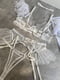 Комплект білої еротичної білизни з пір”ям та ланцюжком: бюст, труси, пояс, гартери, чокер | 6850583 | фото 7