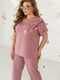 Костюм рожево-лілового кольору: блуза з принтом та укорочені штани | 6857332 | фото 2