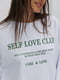Белый свитшот с принтом Self love club | 6852881 | фото 2