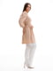 Короткое бежевое платье с резинкой на талии и открытыми плечами | 6853083 | фото 3