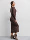 Трикотажное коричневое платье-футляр в рубчик с открытыми плечами | 6853151 | фото 3