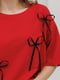 Красная футболка oversize с бантиками | 6853329 | фото 2