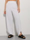 Літні білі штани з асиметричним низом | 6853438 | фото 3