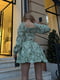 Зелена сукня міні в квітковий принт з імітацією корсета та драпіровкою під грудьми | 6858550 | фото 3
