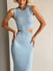 Силуетна сукня міді блакитного кольору з фігурним вирізом на талії | 6858639 | фото 3