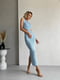 Силуетна сукня міді блакитного кольору з фігурним вирізом на талії | 6858639 | фото 9