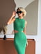 Силуетна зелена сукня міді  з фігурним вирізом на талії | 6858641 | фото 2