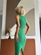 Силуетна зелена сукня міді  з фігурним вирізом на талії | 6858641 | фото 4