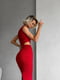 Силуетна червона сукня міді з фігурним вирізом на талії | 6858644 | фото 9