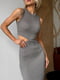 Силуетна сіра сукня міді з фігурним вирізом на талії | 6858650 | фото 3