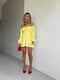 Жовта сукня міні з мусліну в квітковий принт з регульованою збіркою на грудях та широкими об”ємними рукавами | 6858665