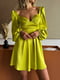 Жовта сатинова сукня міні з об”ємними широкими рукавами та імітацією чашок | 6858673 | фото 5