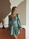 Зелена сатинова сукня міні  з об”ємними широкими рукавами та імітацією чашок | 6858677 | фото 3