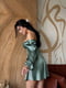Зелена сатинова сукня міні  з об”ємними широкими рукавами та імітацією чашок | 6858677 | фото 6
