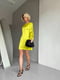 Жовта сатинова сукня міні  з відкритою спиною та елегантною зав`язкою | 6858679 | фото 2