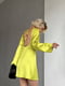 Жовта сатинова сукня міні  з відкритою спиною та елегантною зав`язкою | 6858679 | фото 7