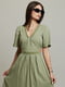 Платье оливкового цвета с V-образным вырезом | 6859545 | фото 3