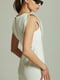 Біла сукня-футляр з акцентними плечима | 6859547 | фото 2