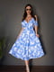 Блакитна квіткова сукня-халат з воланами | 6859906