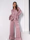 Темно-рожевий сатиновий костюм з воланами: сорочка та штани | 6859951