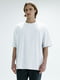Бавовняна біла футболка вільного фасону | 6860055
