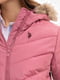 Рожева стьобана куртка з капюшоном на хутрі | 6860367 | фото 2