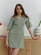 Напівприталена сукня-міні з V-подібним вирізом оливкова | 6862894 | фото 5