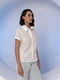 Котоновая блузка свободного кроя с коротким рукавом молочная | 6862931 | фото 2