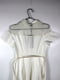 Біла коротка сукня, декорована мереживом | 6863444 | фото 7