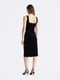 Бархатное черное платье-футляр длины миди с квадратным вырезом | 6864852 | фото 2