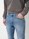 Сині джинси зі стираного деніму з потертими деталями та стандартною талією | 6865368 | фото 4