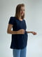 Синя  перфорована блузка А-силуету з короткими рукавами  для вагітних та годуючих мам з секретом годування | 6865665 | фото 8