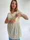 Блузка А-силуету молочного кольору з короткими рукавами та прошвою понизу для вагітних та годуючих мам з секретом годування | 6865671 | фото 6